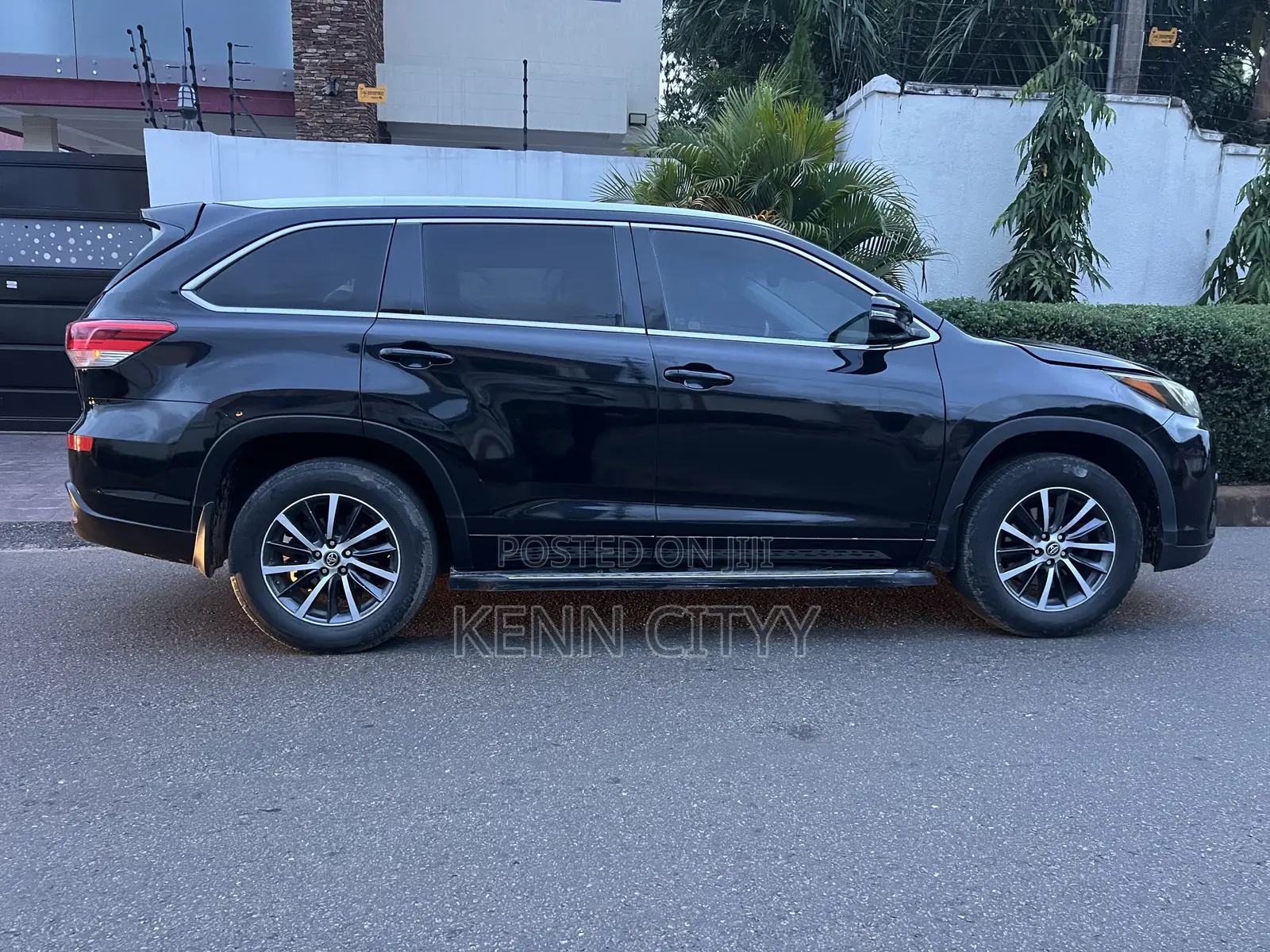 Toyota Highlander SE 4x4 V6 (3.5L 6cyl 8A) 2018 Black