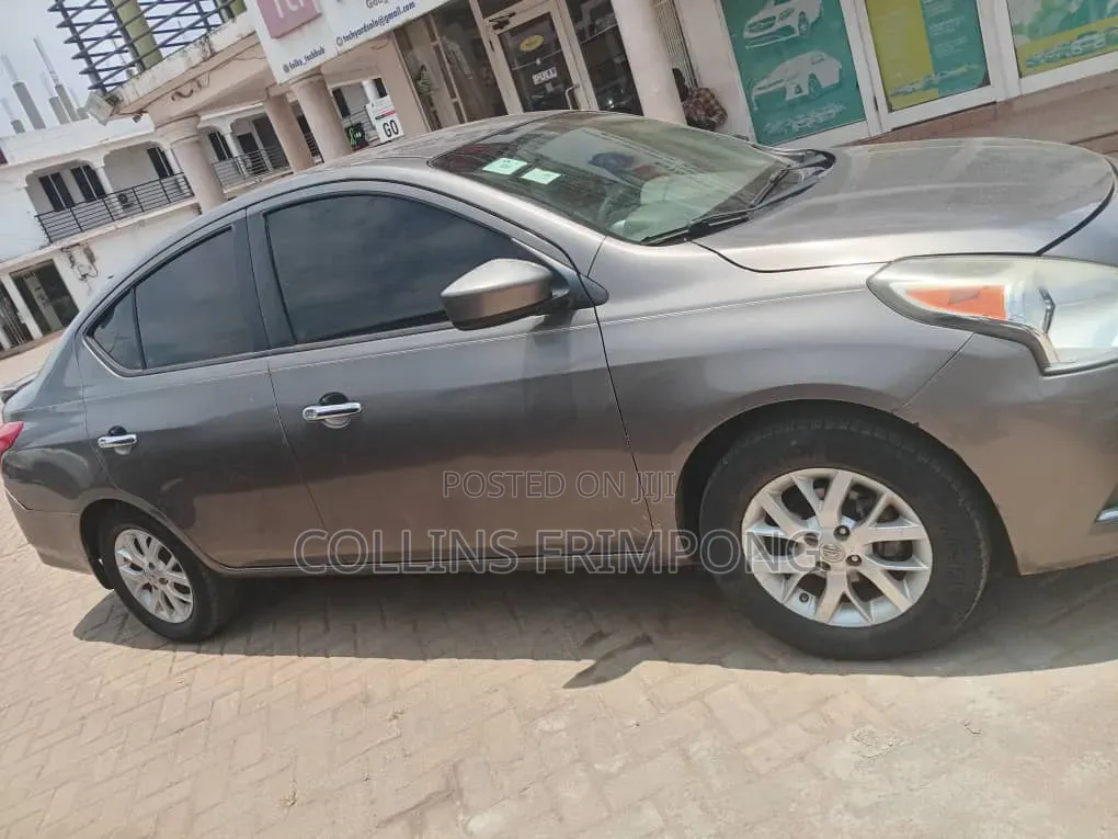 Nissan Versa 1.6 SV 2016 Gray