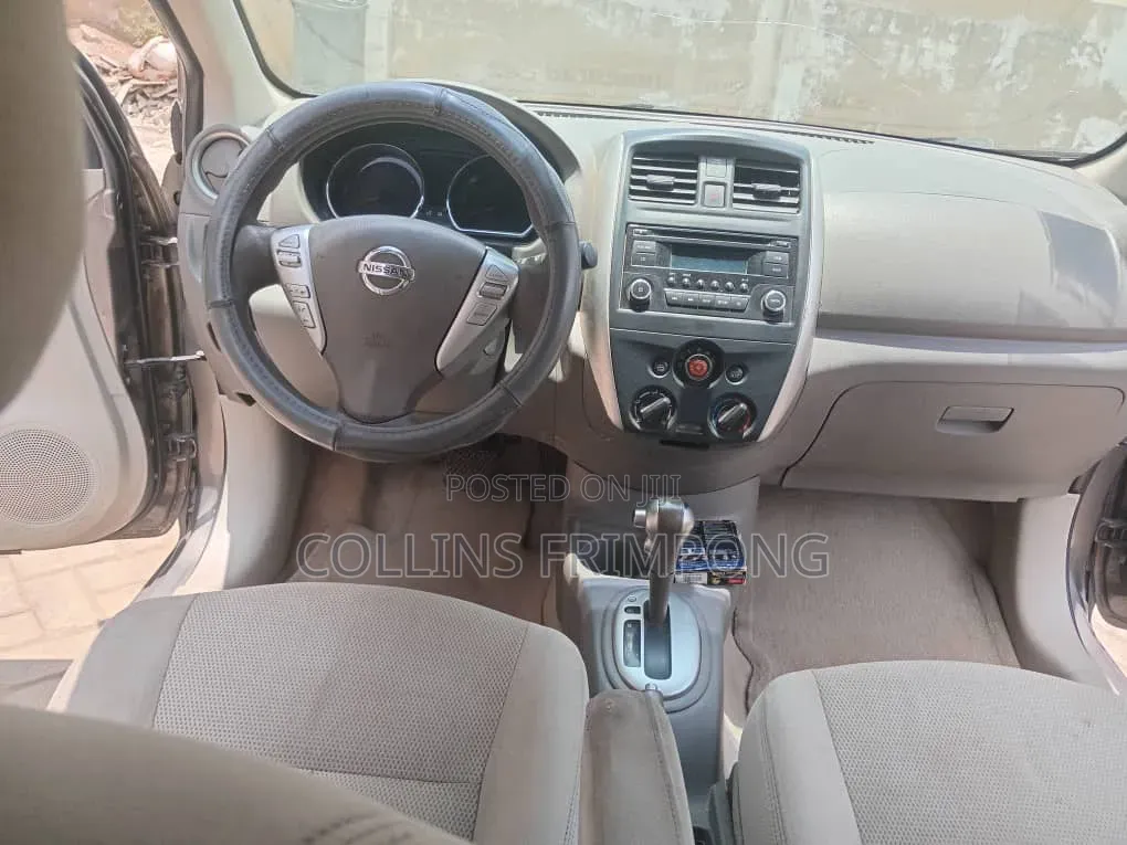 Nissan Versa 1.6 SV 2016 Gray