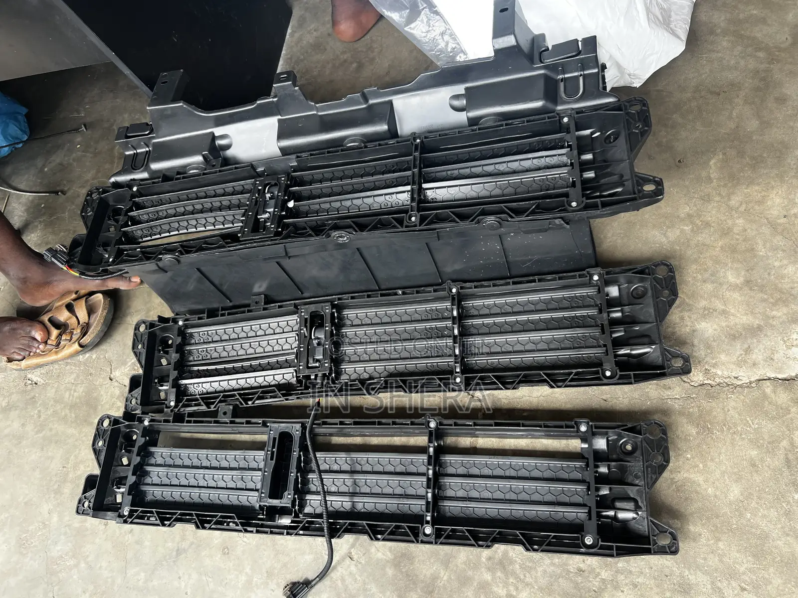 Honda CRV Shutter Grill With Motor 2017 2018 2019 2020