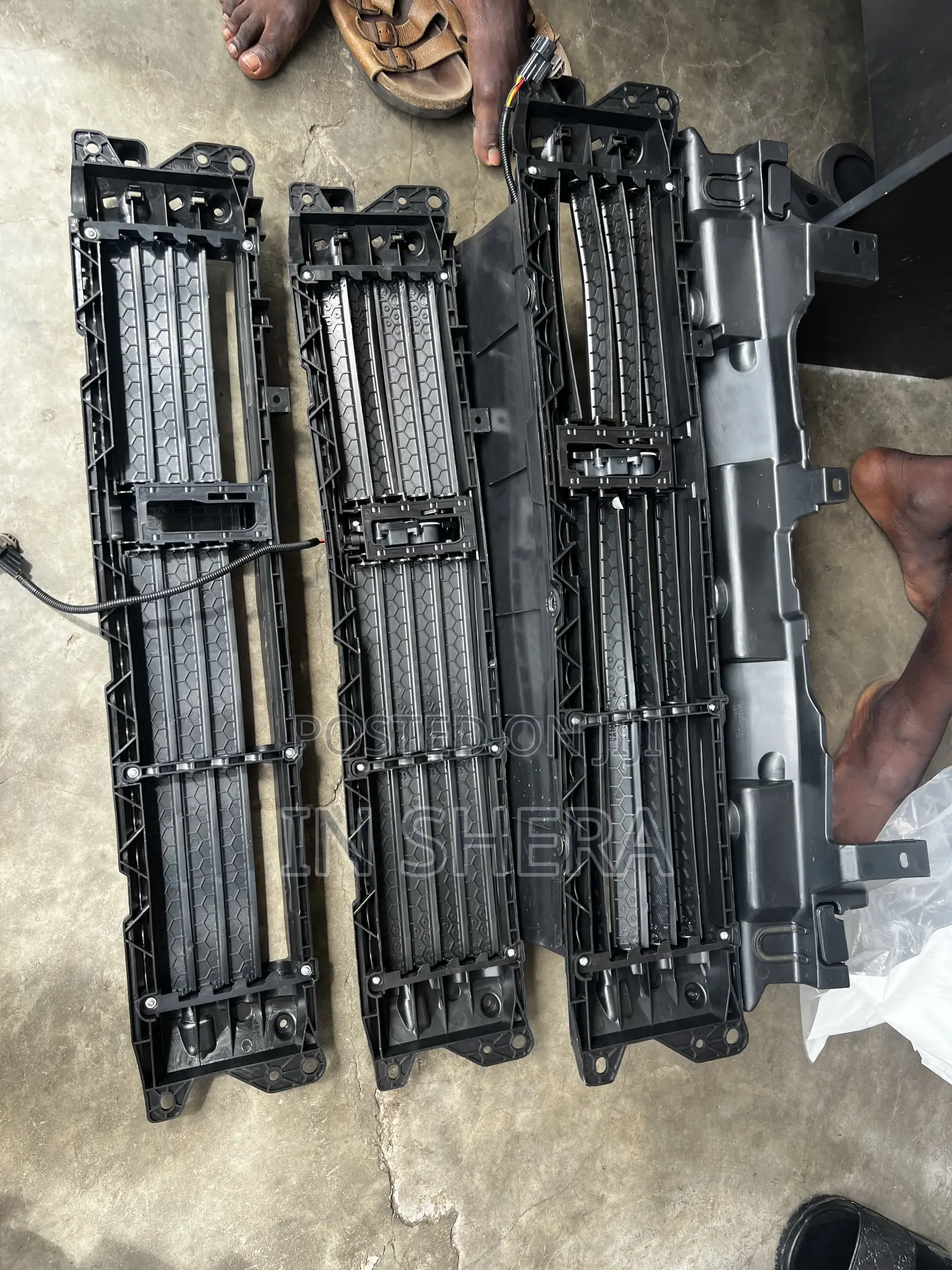 Honda CRV Shutter Grill With Motor 2017 2018 2019 2020