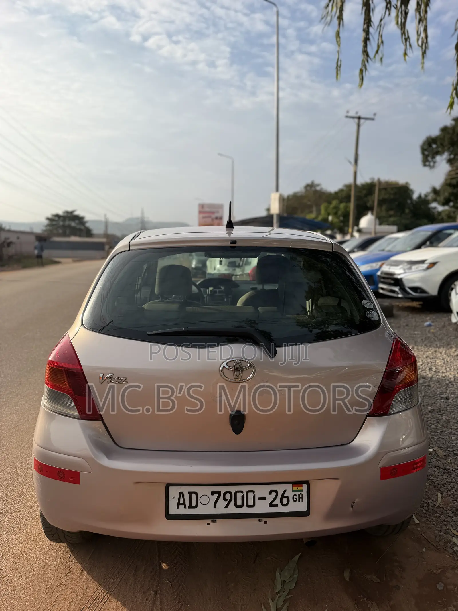 Toyota Vitz 2010 Silver