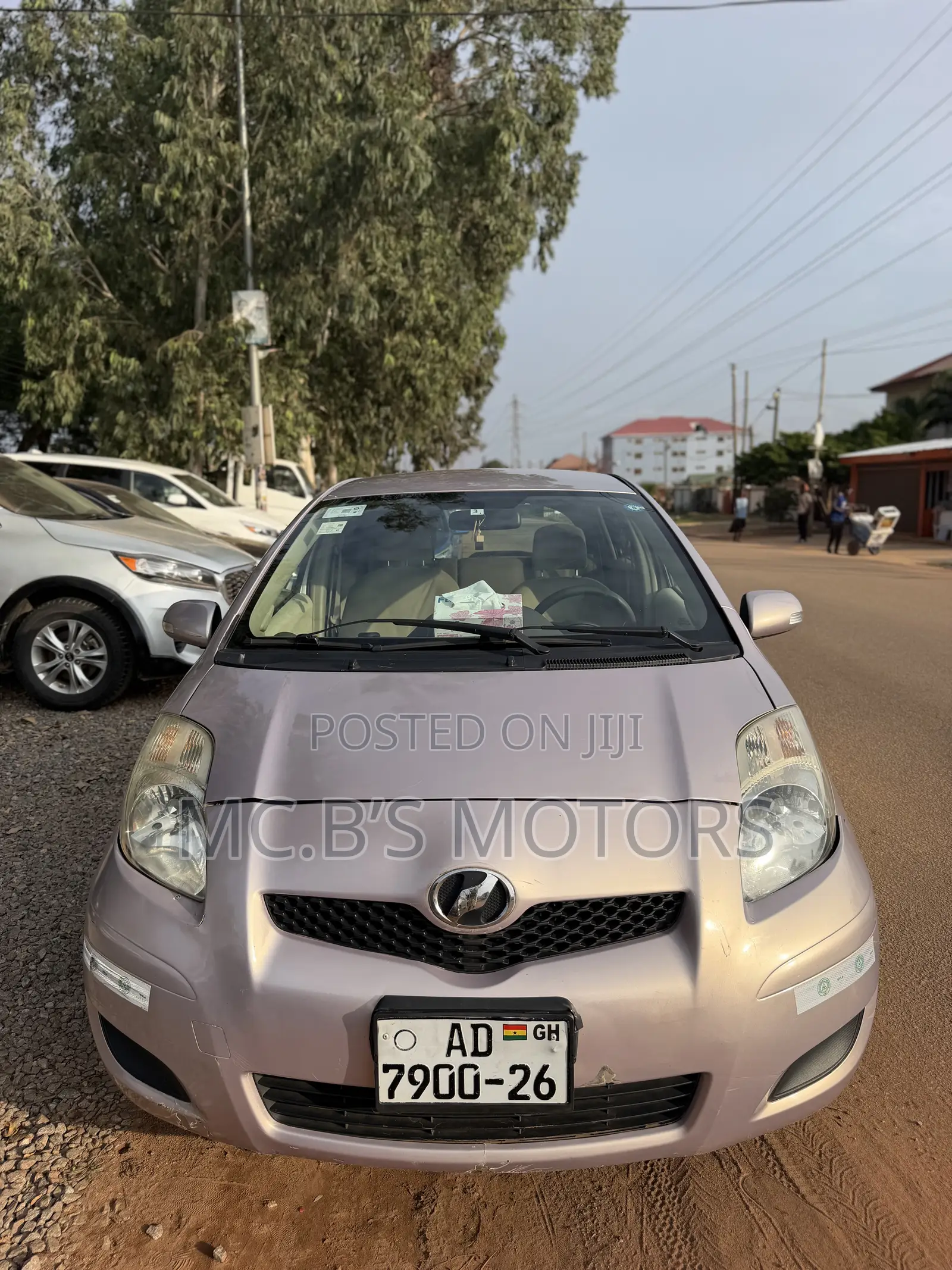 Toyota Vitz 2010 Silver