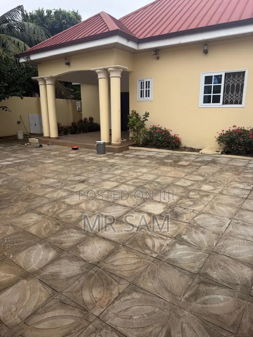 4bdrm House in Tuba Road Side, Ga South Municipal for rent