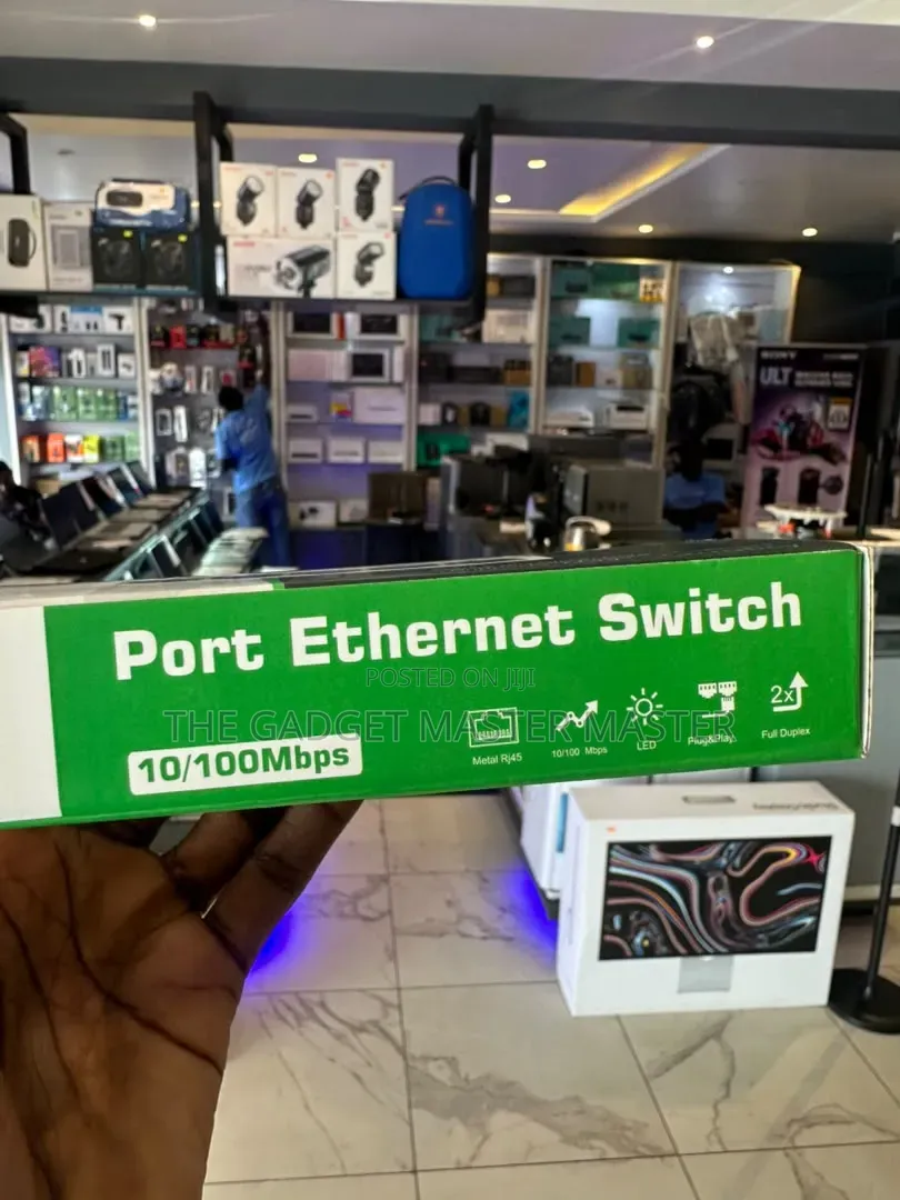5 Ports RJ-45 Ast Ethernet Switch