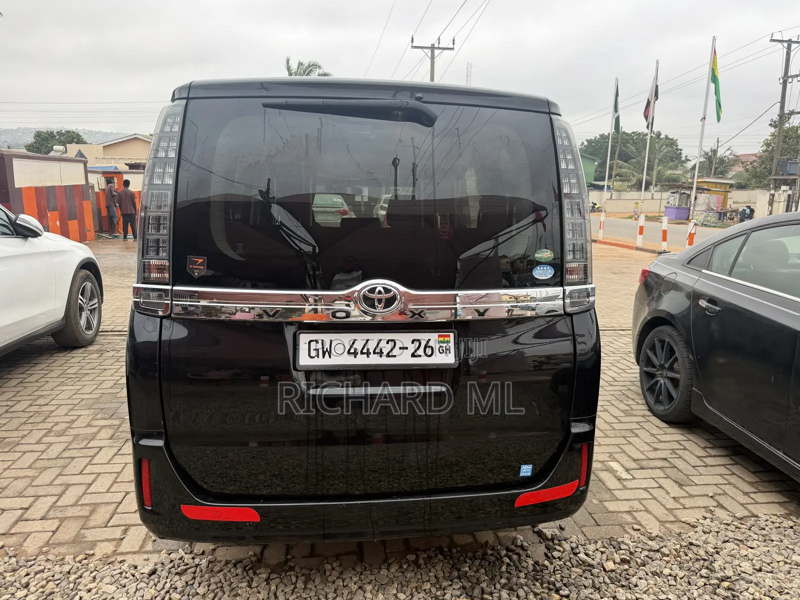 Toyota Voxy V 4WD 8-Seater 2016 Black