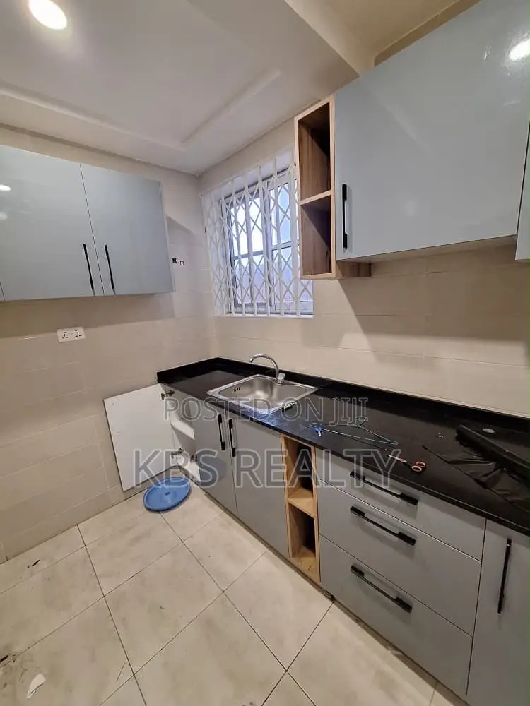 7bdrm Townhouse/Terrace in East Legon Nanakrom, School Junction