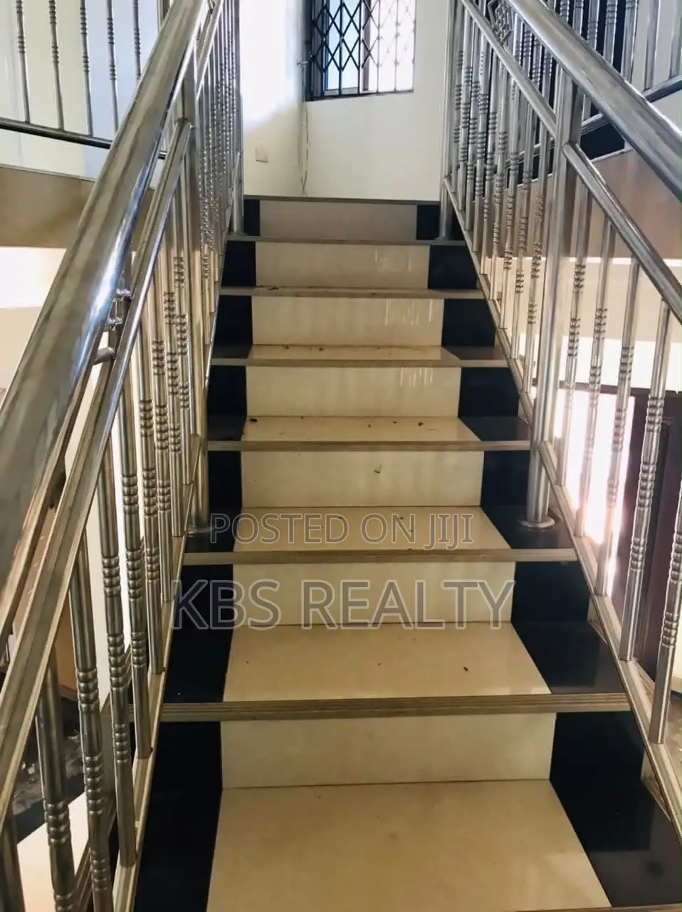 7bdrm Townhouse/Terrace in East Legon Nanakrom, School Junction
