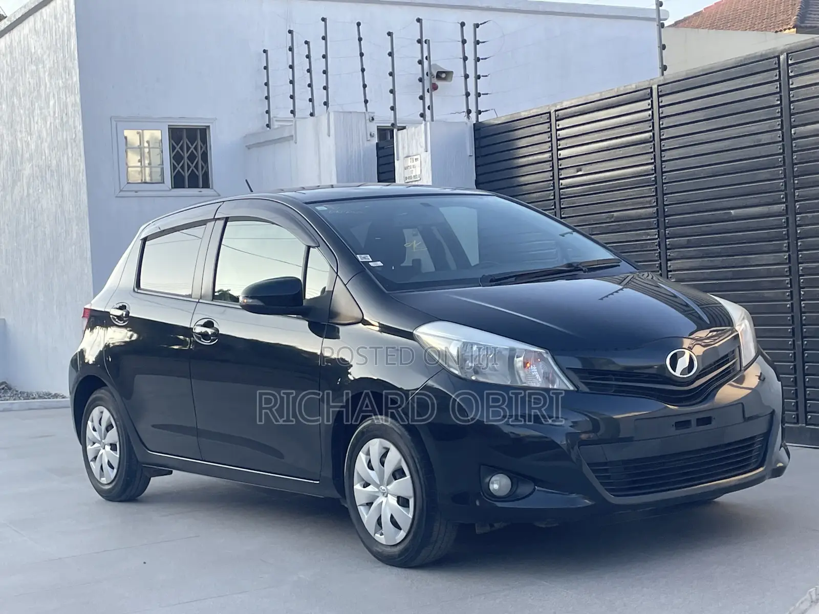 Toyota Vitz 1.3 AWD 5dr 2013 Black