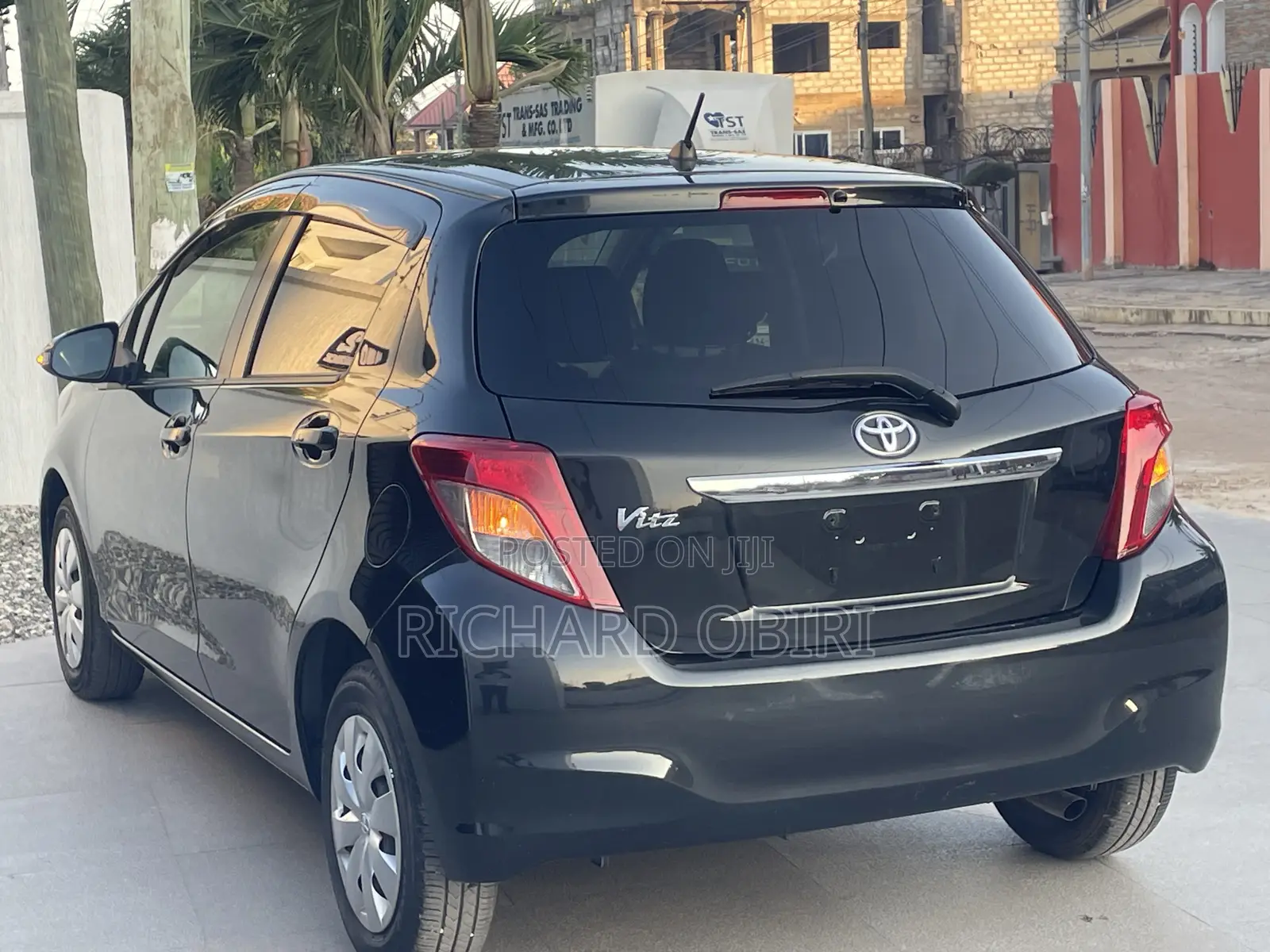Toyota Vitz 1.3 AWD 5dr 2013 Black