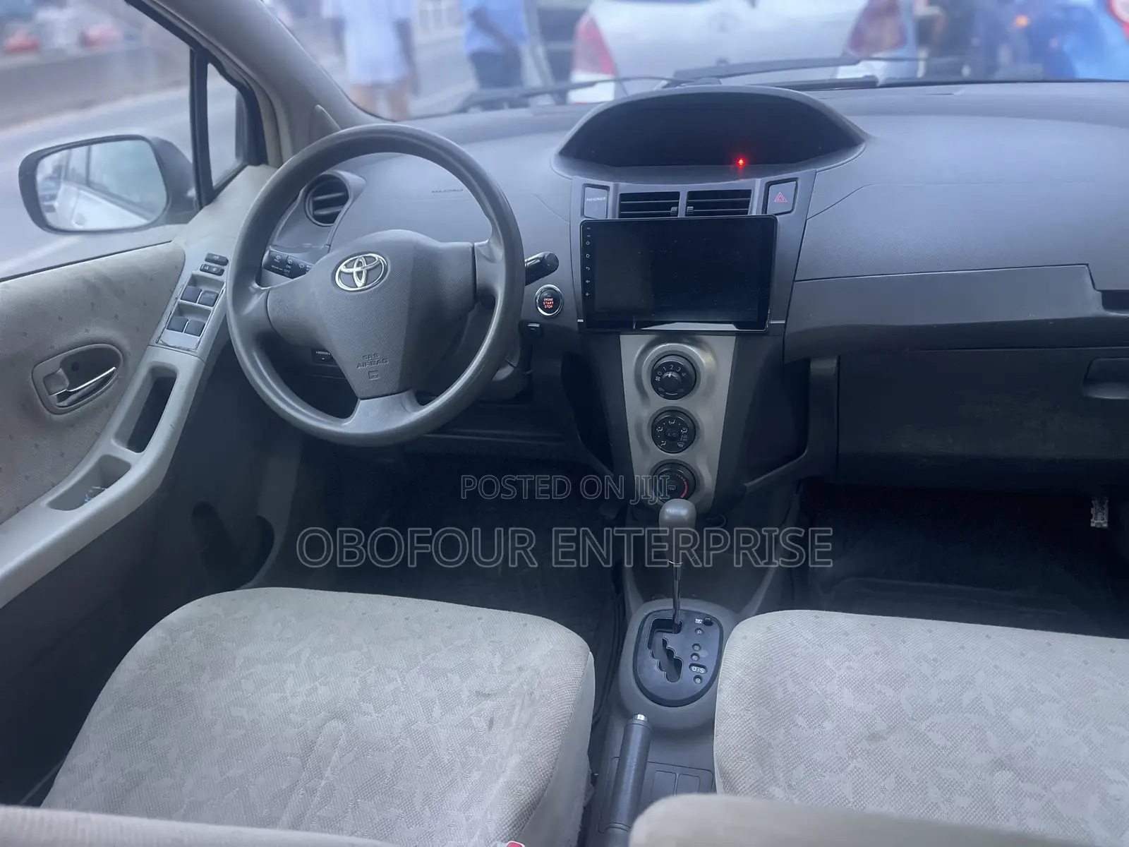 Toyota Vitz 1.3 AWD 5dr 2010 White