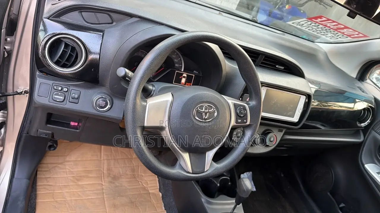 Toyota Vitz 1.3 FWD 5dr 2015 Brown