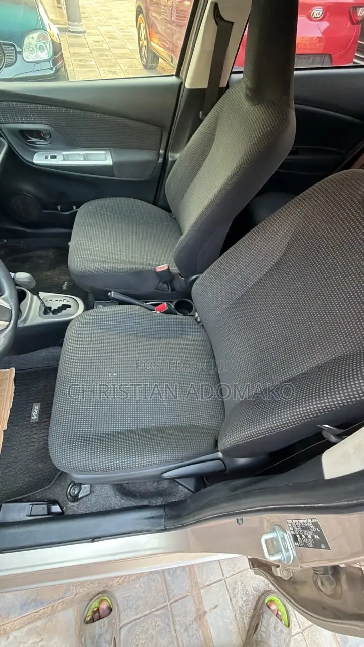 Toyota Vitz 1.3 FWD 5dr 2015 Brown