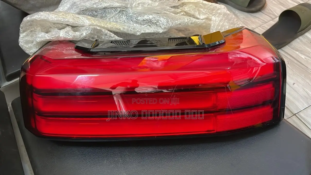 Toyota Tundra 2022-2026 Taillight Right