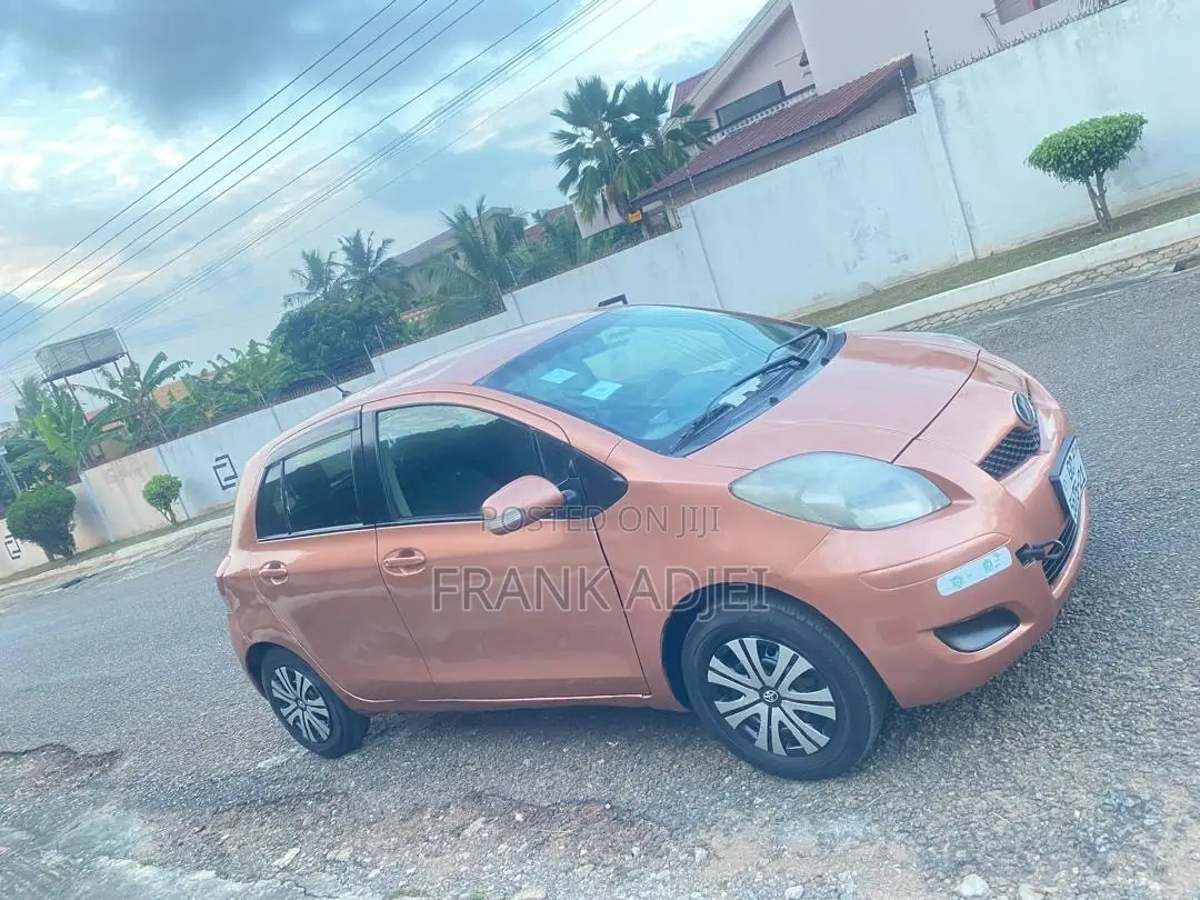 Toyota Vitz 2010 Orange