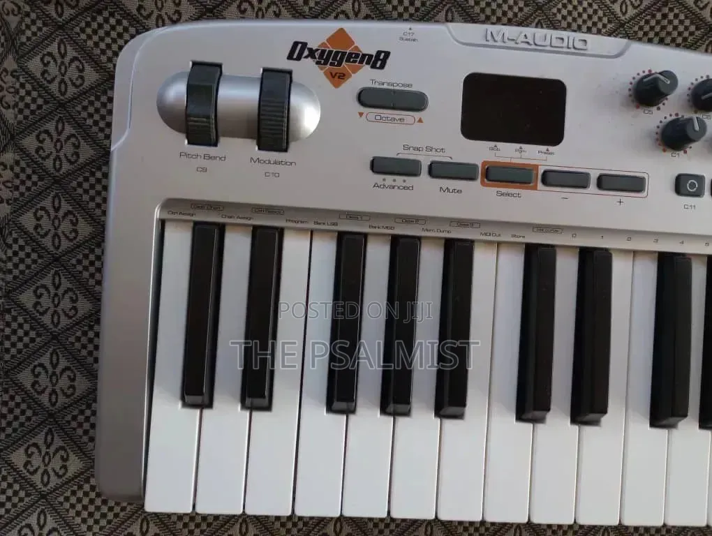 M Audio Oxygen 8 V2 Midi Controller