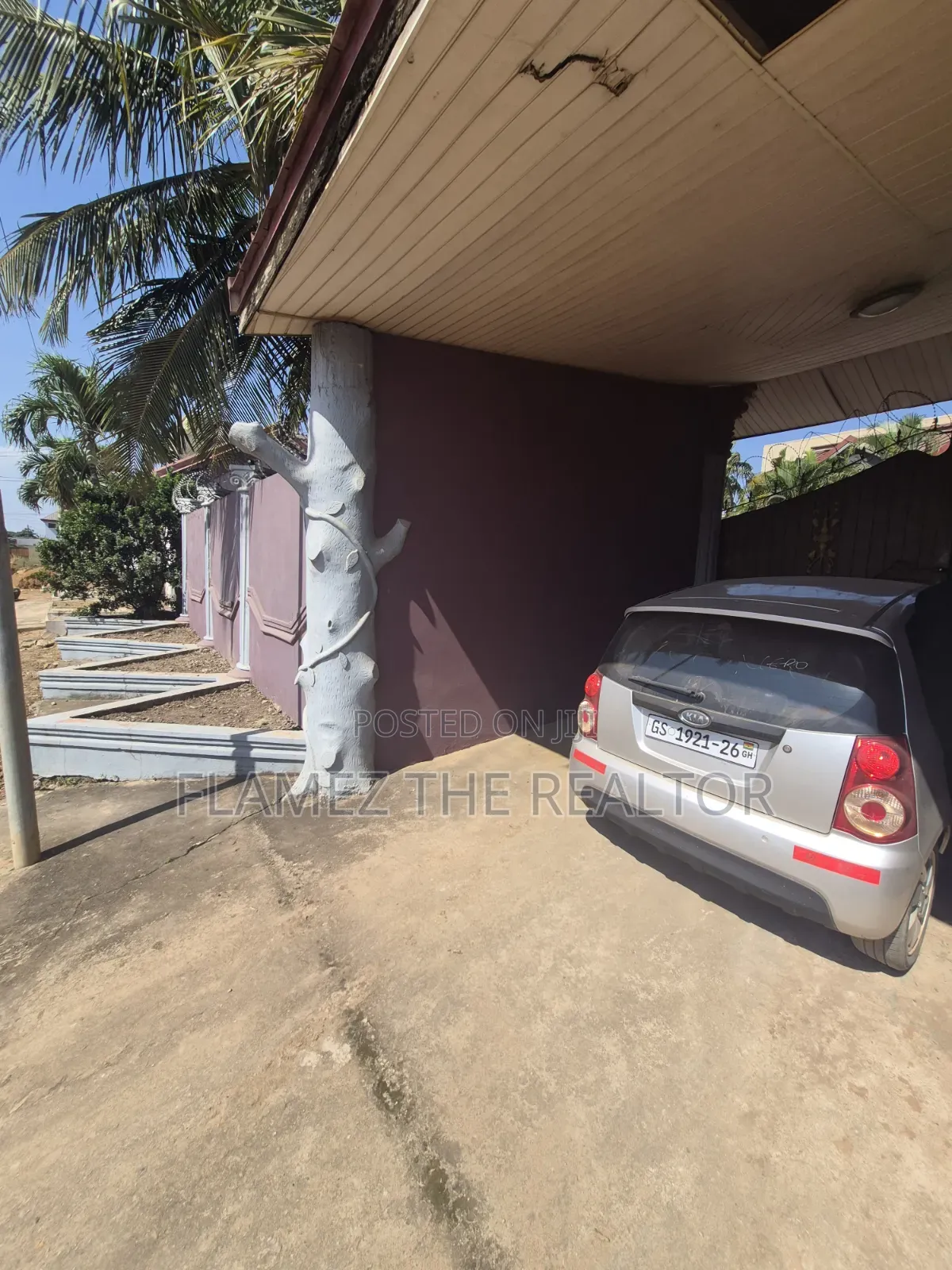 6bdrm House in Achimota Tantra, Ola Achool Area for rent