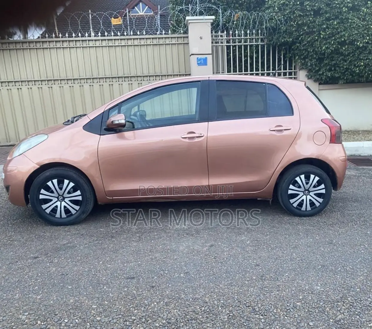 Toyota Vitz 2010 Orange