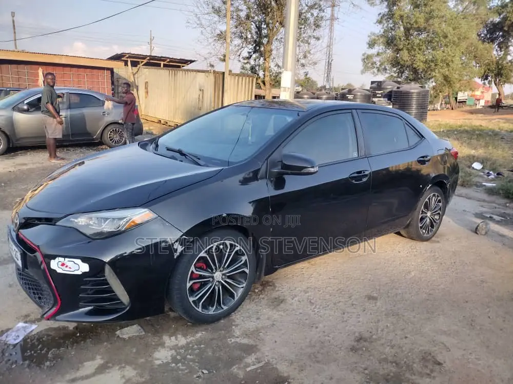 Toyota Corolla 2016 Black