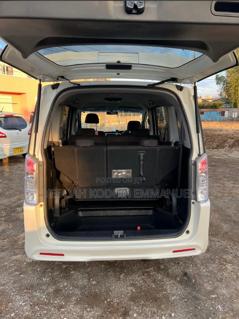 Honda Stepwgn 2012 White