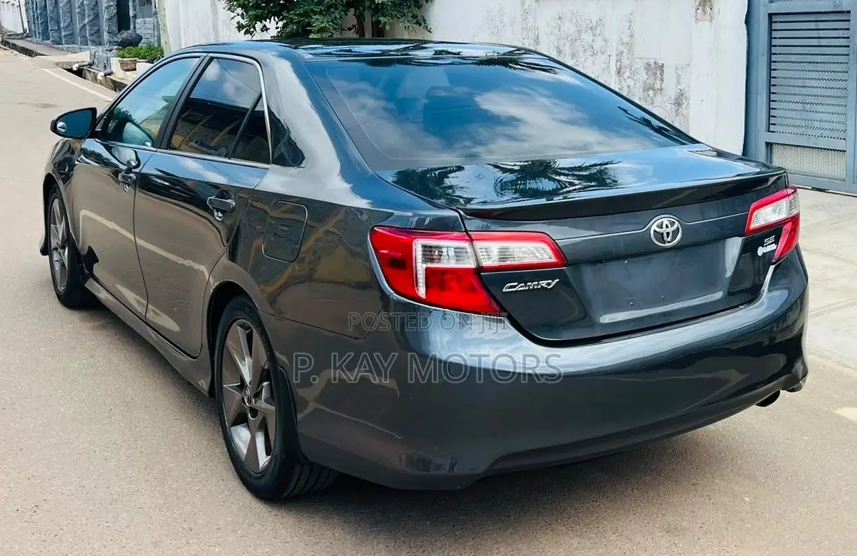 Toyota Camry SE 4dr Sedan (2.5L 4cyl 6A) 2014 Matt Black