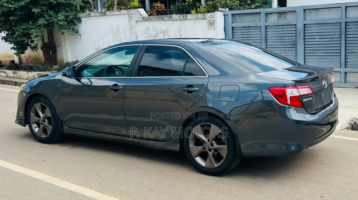 Toyota Camry SE 4dr Sedan (2.5L 4cyl 6A) 2014 Matt Black