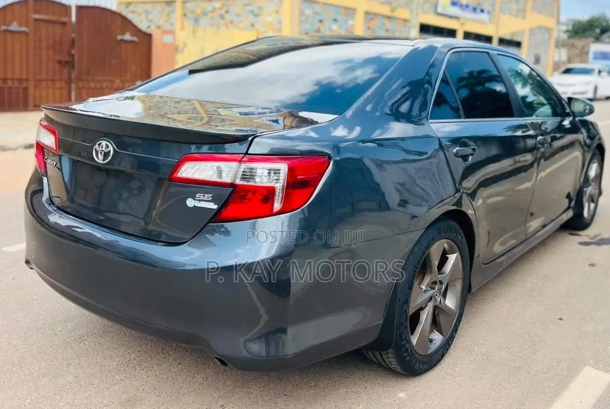 Toyota Camry SE 4dr Sedan (2.5L 4cyl 6A) 2014 Matt Black