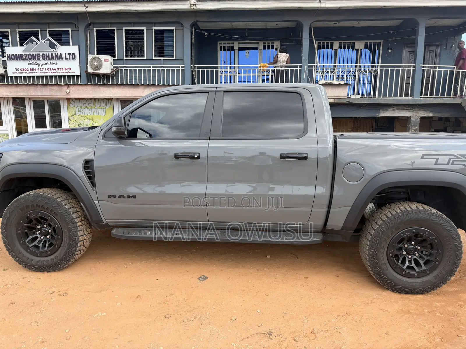 RAM 1500 Classic Tradesman Crew Cab 4WD 6.3 ft SB 2023 Gray