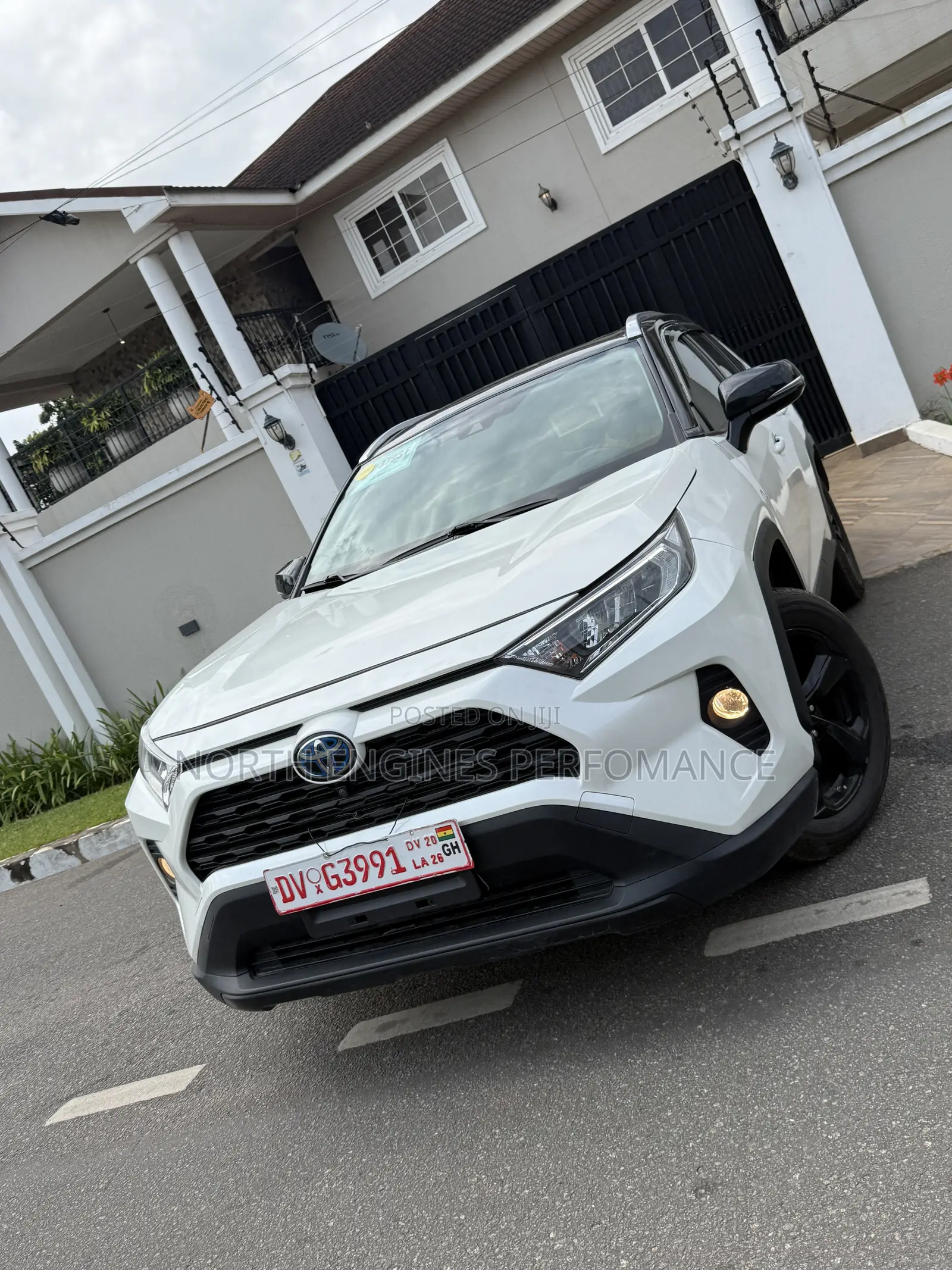 Toyota RAV4 XLE Premium AWD 2020 White