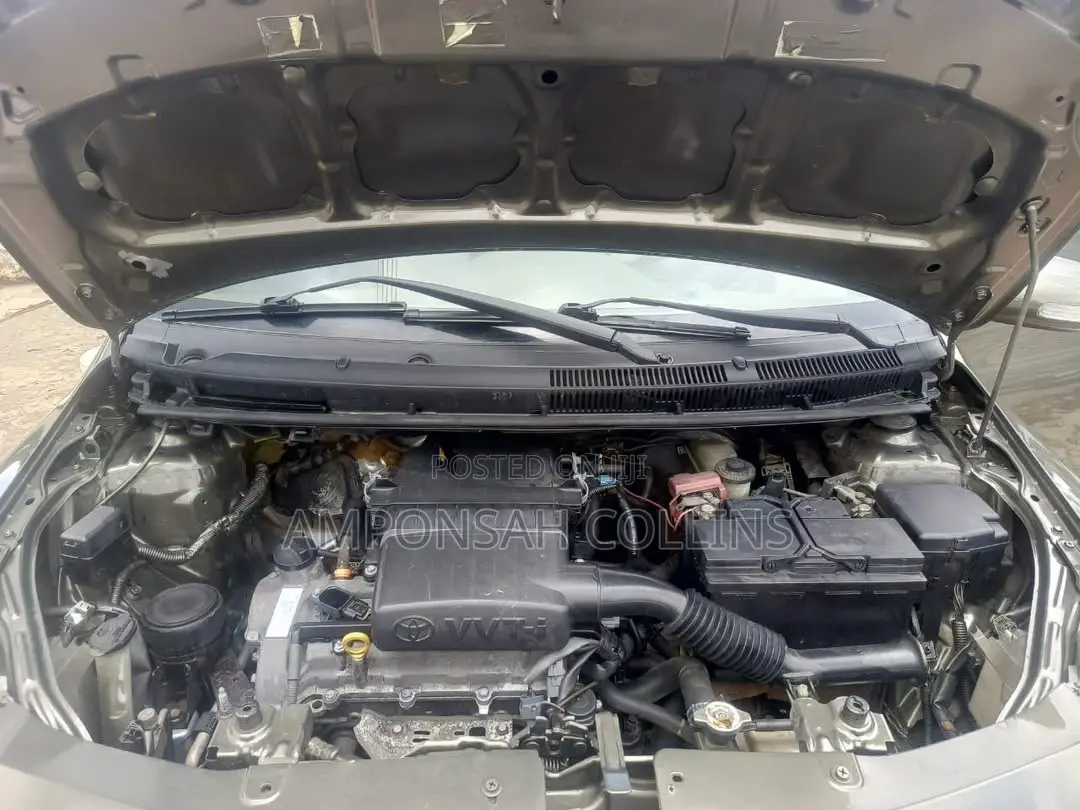 Toyota Yaris 2012 Gray