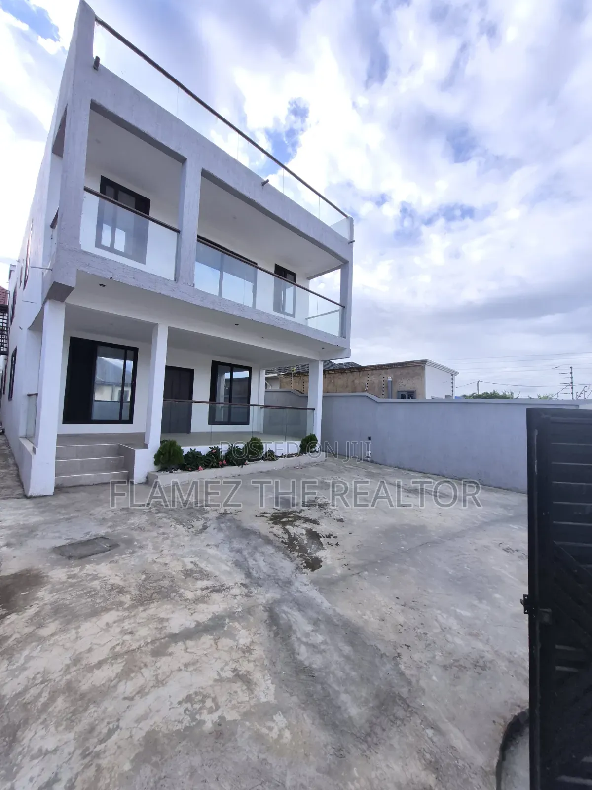 3bdrm House in Acp, Kwabenya for sale