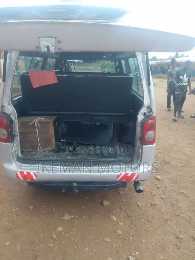 Hyundai H-100 2003 Silver