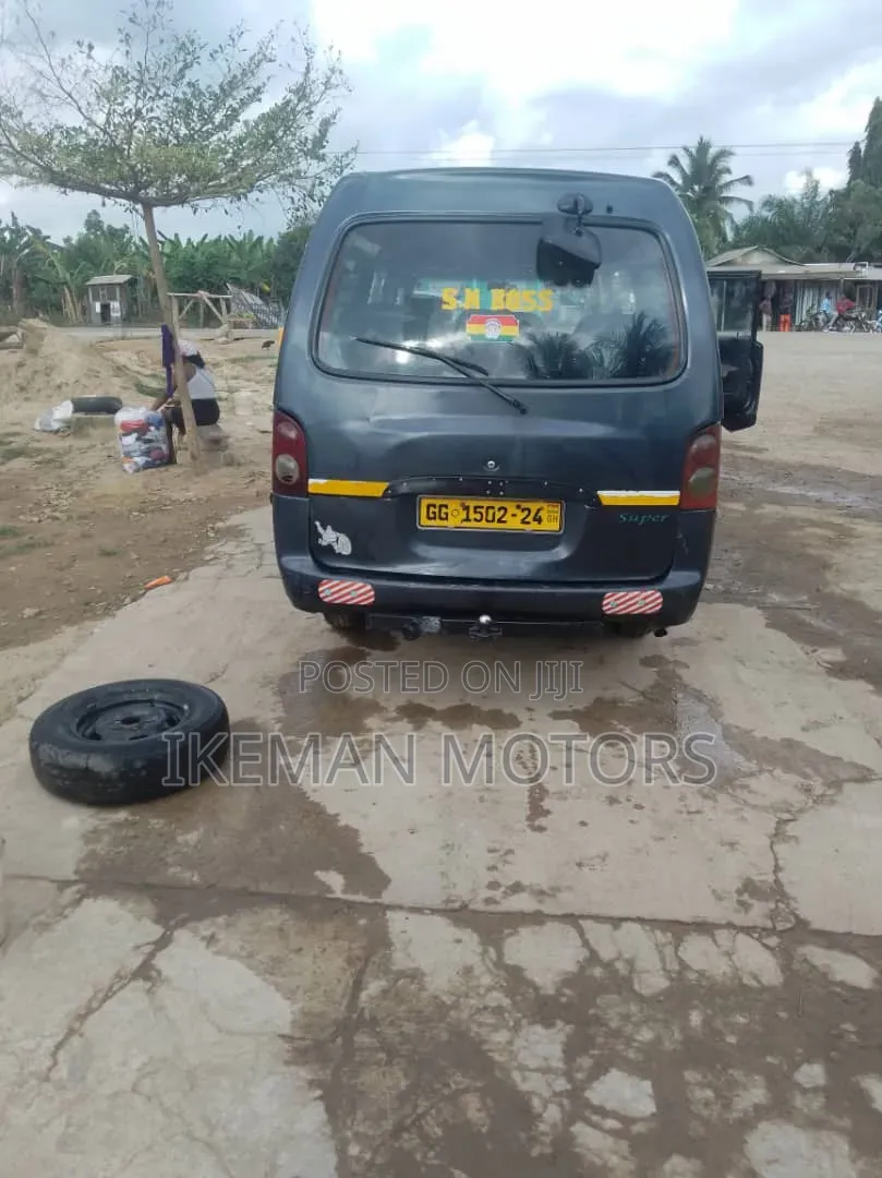 Hyundai H-100 2004 Black