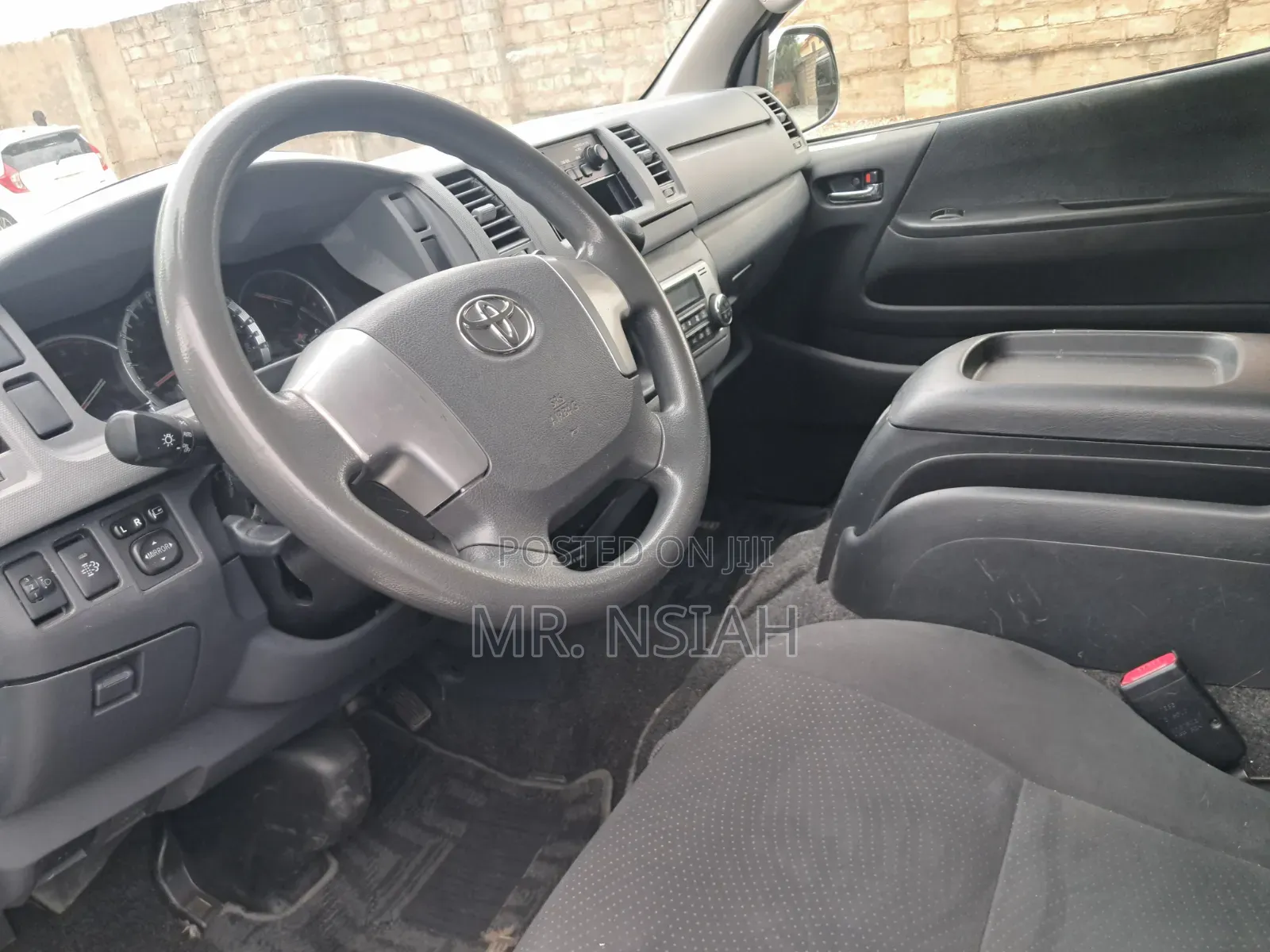 Toyota HiAce 2015 Silver