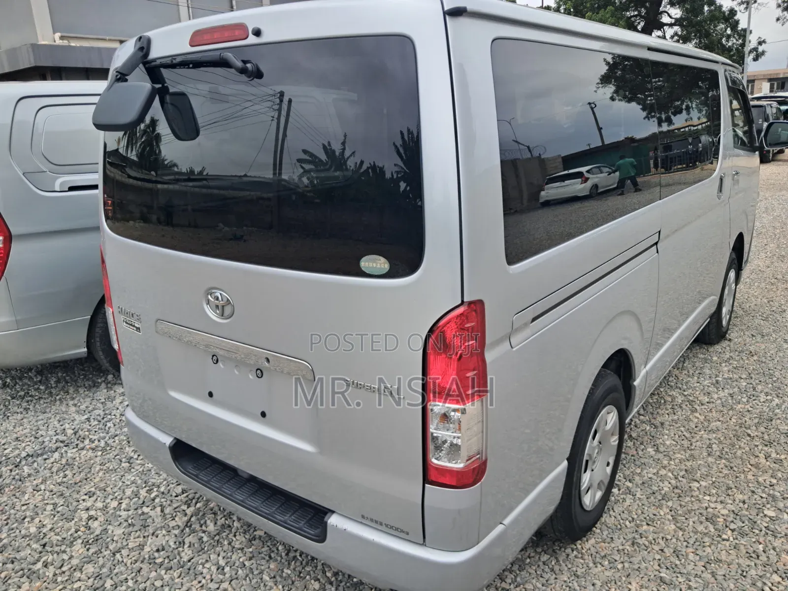 Toyota HiAce 2015 Silver