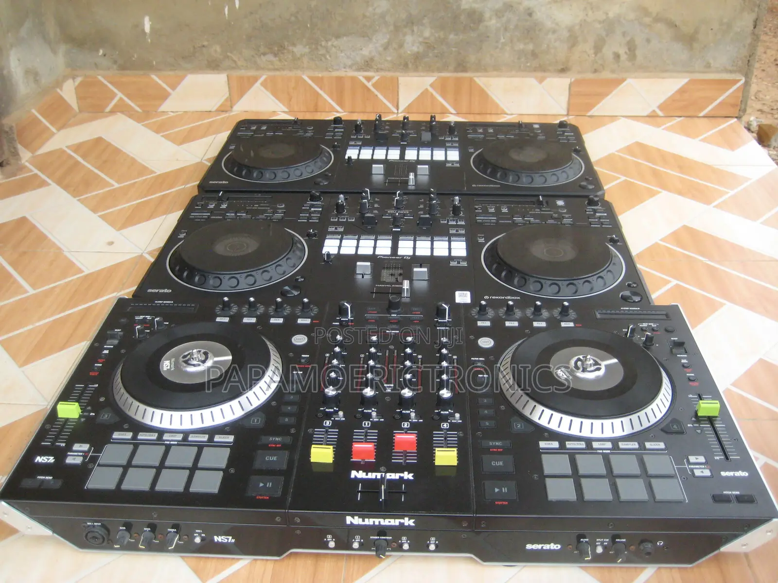 Pioneer Dj DDJ-Rev5 &Numark Ns7