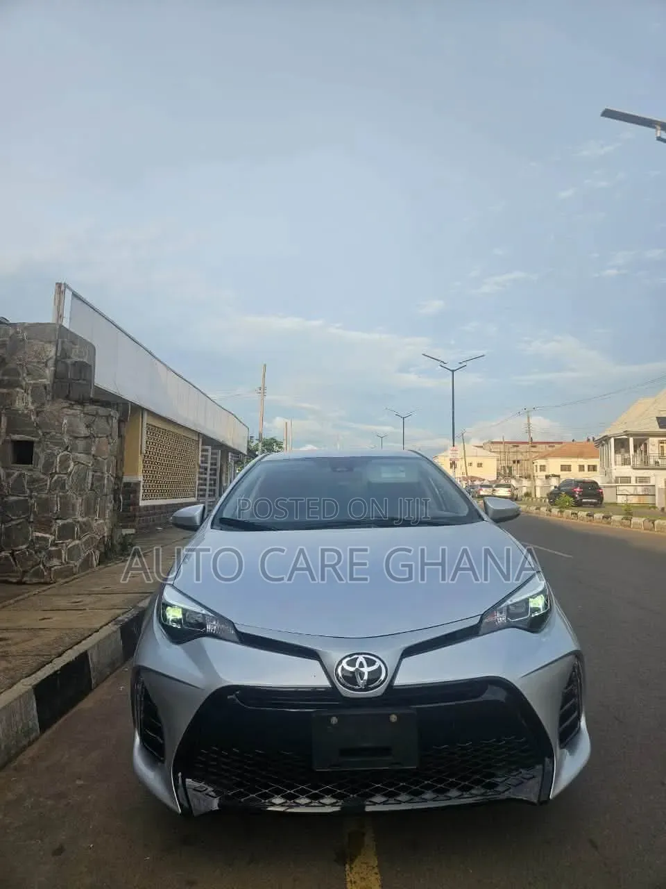 Toyota Corolla SE (1.8L 4cyl 2A) 2018 Silver