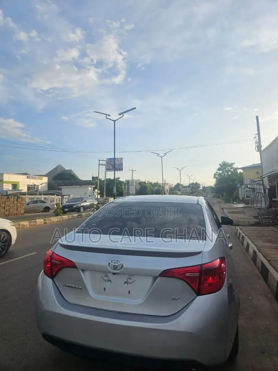 Toyota Corolla SE (1.8L 4cyl 2A) 2018 Silver