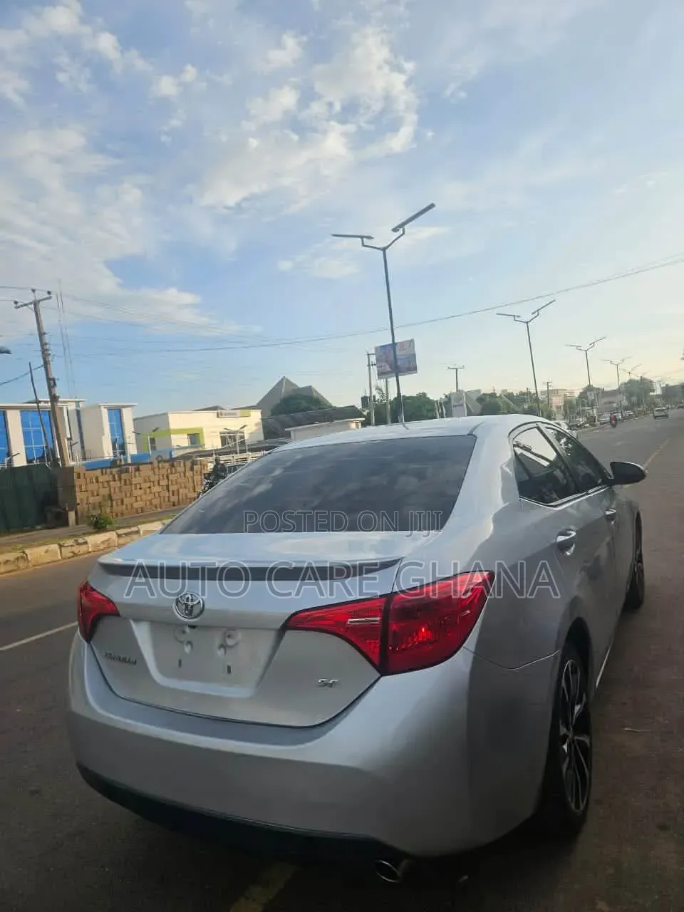 Toyota Corolla SE (1.8L 4cyl 2A) 2018 Silver