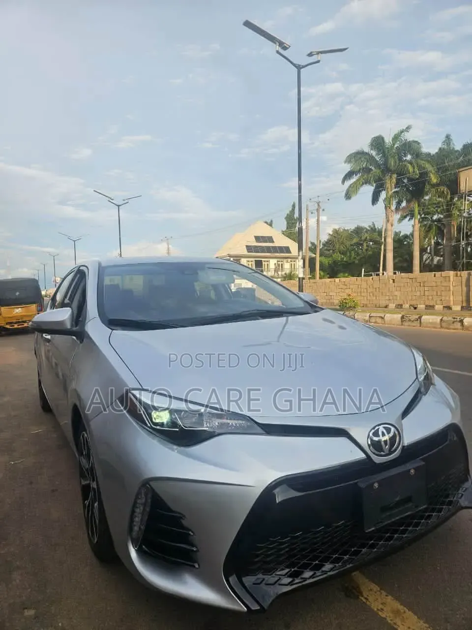 Toyota Corolla SE (1.8L 4cyl 2A) 2018 Silver