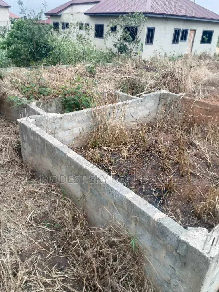 Half Plot With a 4bedroom Footing at Bawaleshie Close to the Main Road