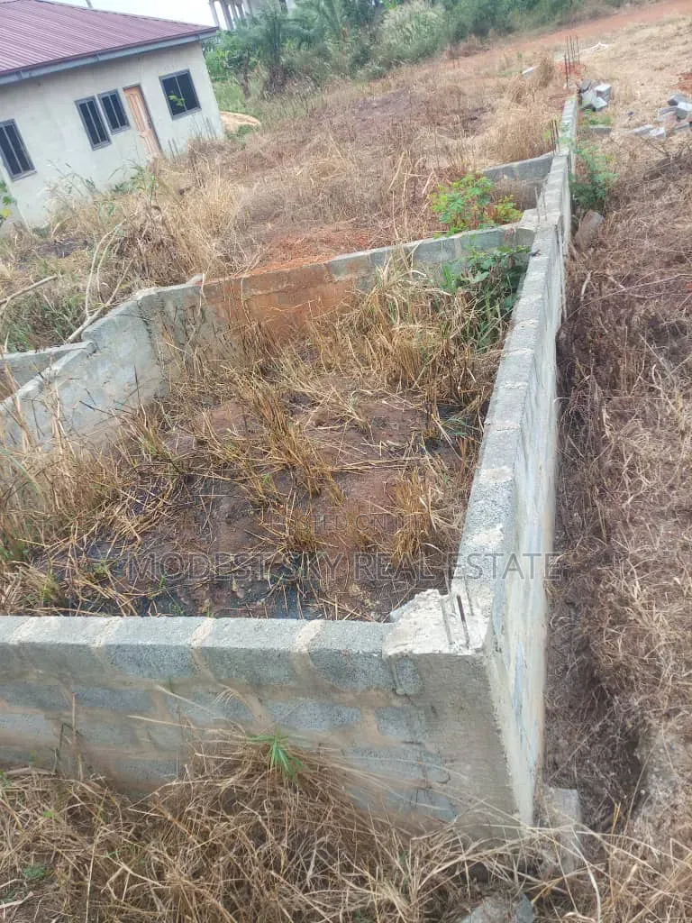 Half Plot With a 4bedroom Footing at Bawaleshie Close to the Main Road