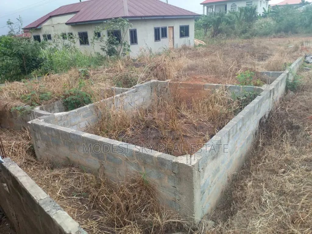 Half Plot With a 4bedroom Footing at Bawaleshie Close to the Main Road