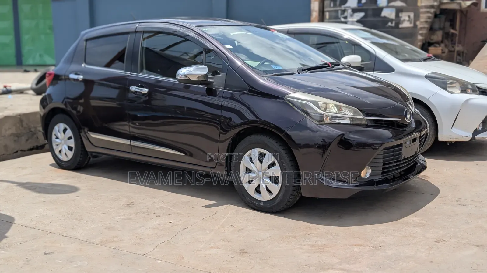 Toyota Vitz 1.3 AWD 5dr 2015 Purple