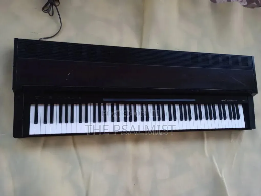 Yamaha Clavinova CLP- 300 Digital Piano