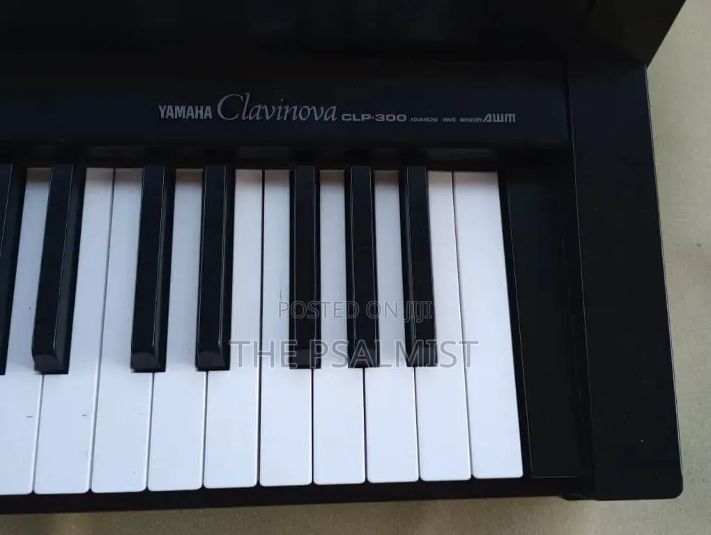 Yamaha Clavinova CLP- 300 Digital Piano