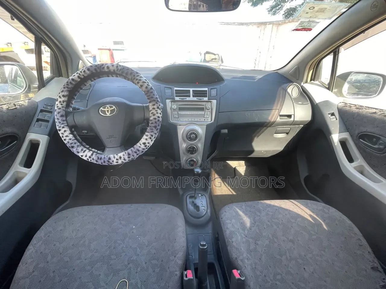 Toyota Vitz 2010 Silver