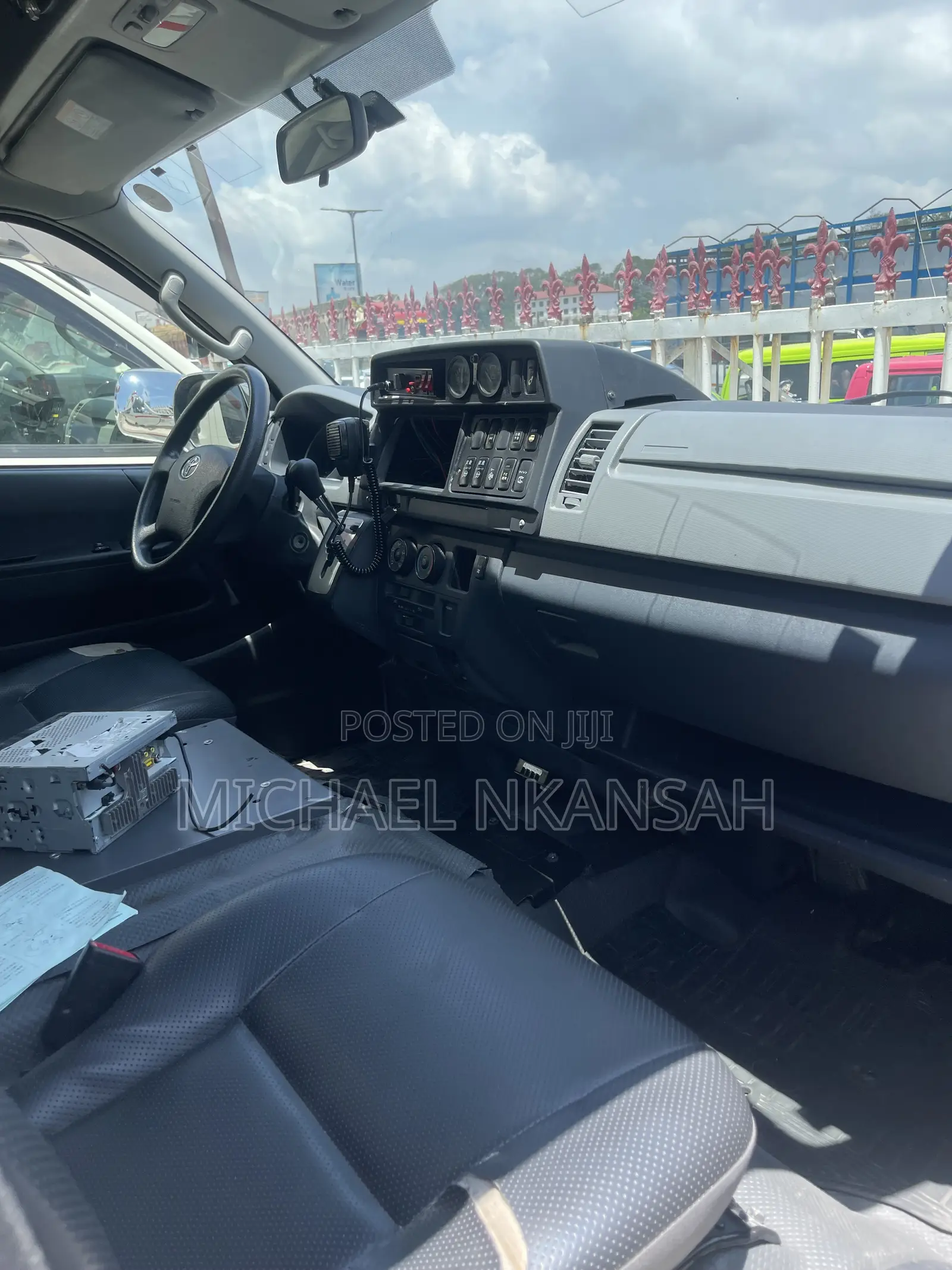 Toyota HiAce 2013 White