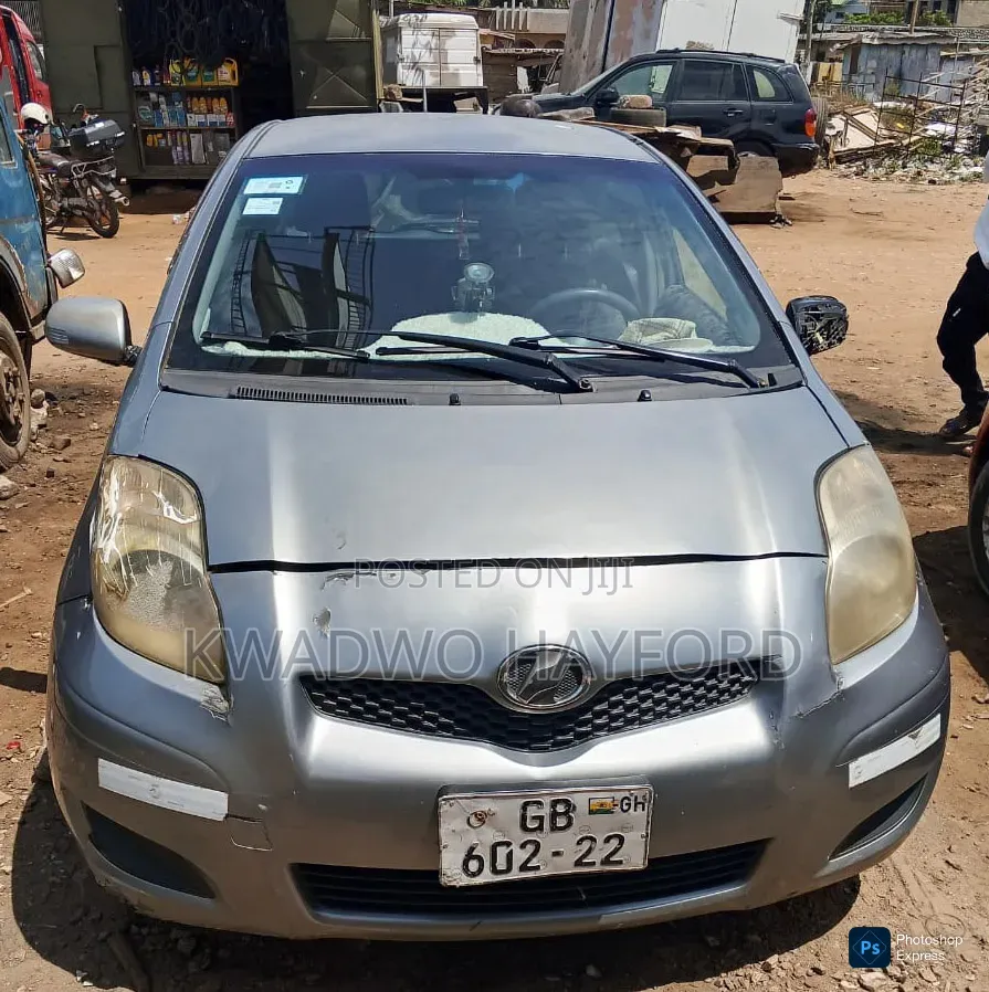 Toyota Vitz 1.0 FWD 3dr 2010 Silver