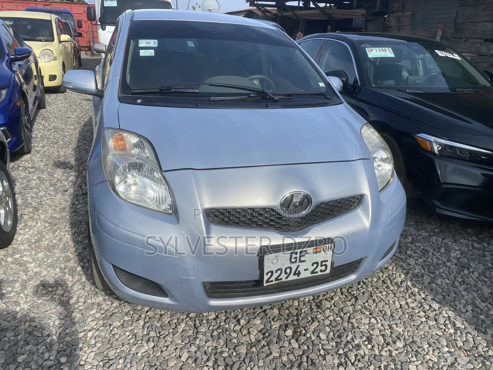 Toyota Vitz 2010 Silver